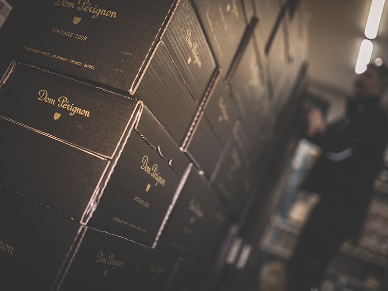 Dom Pérignon es un clásico del champán, caracterizado por su alta calidad y gran volumen